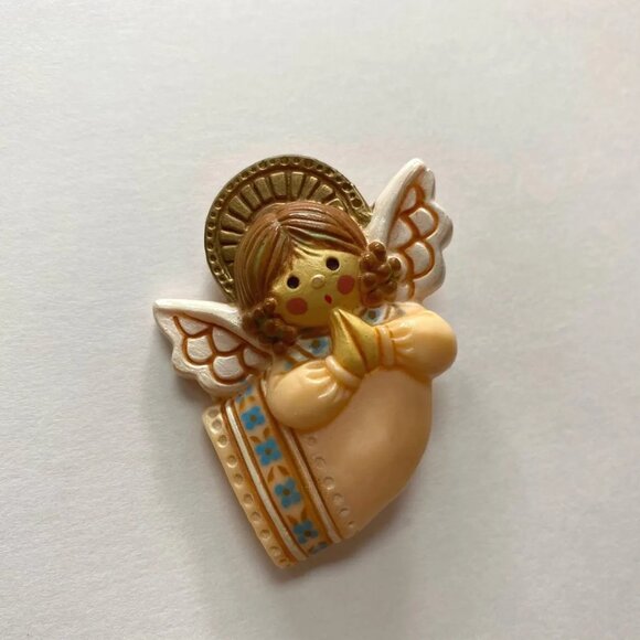 Angel Christmas Brooch Hallmark Collectible Vintage Xmas Holiday - Picture 1 of 3